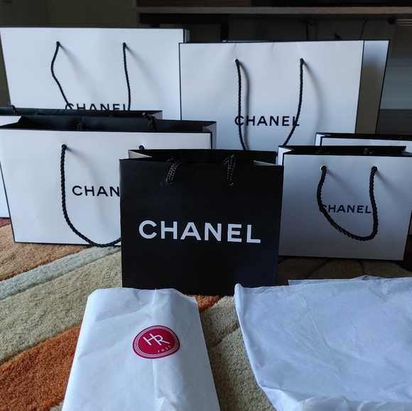 Chanel shopping bags - Picture 1 of 4